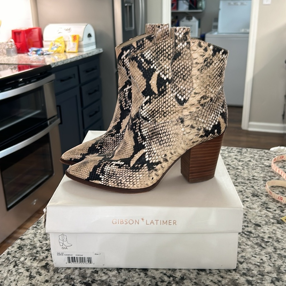 Gibson Latimer Gia Snake Embossed Goat Leather Block Heel Ankle Boots 7